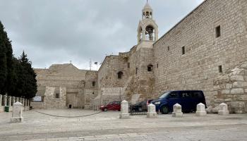 ساحة كنيسة المهد في بيت لحم تبدو خالية بعد فرض حظر التجول