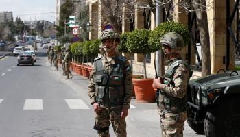 الجيش الأردني يشارك بفرض حظر التجول لاحتواء فيروس كورونا
