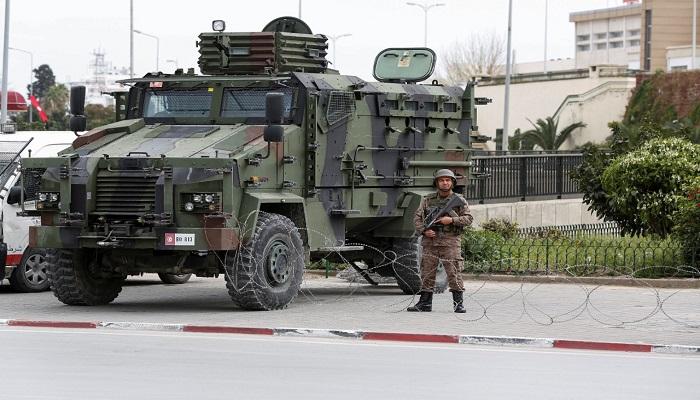 الجيش التونسي يراقب حظر التجوال لمكافحة كورونا
