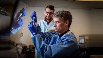 الفريق البحثي في جامعة هوبكنز