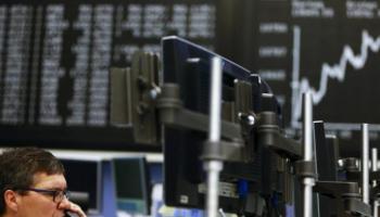 الأسهم الأوروبية تنخفض في نهاية تعاملات الجمعة