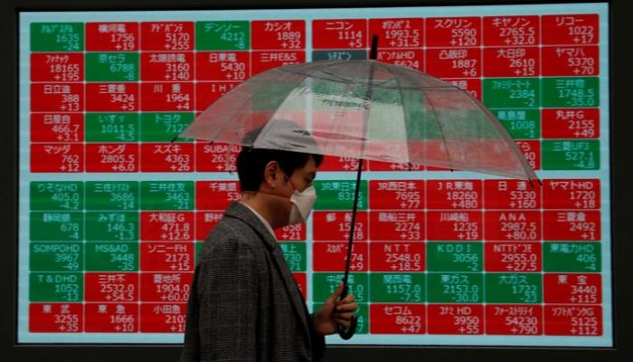 أسهم اليابان تهبط وسط مخاوف العزل مع بداية سنة مالية جديدة