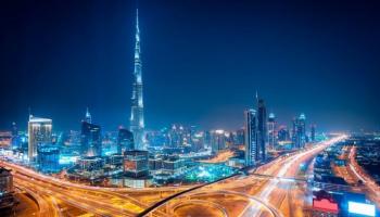 إجراءات مشددة لتقييد حركة الأفراد والمركبات في مختلف أنحاء دبي