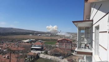 الدخان يتصاعد من موقع الانفجار