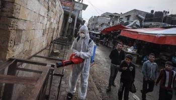 جانب من عملية تعقيم الشوارع في فلسطين