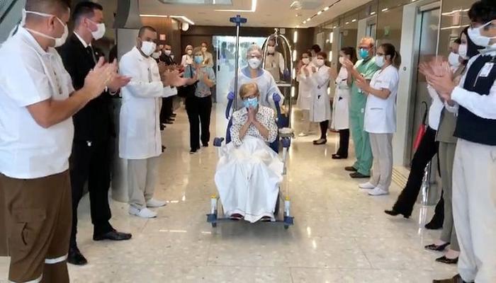 البرازيلية جينا دال كوليتو لحظة خروجها