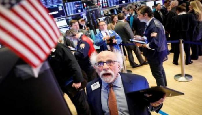 متعاملون أثناء التداول في البورصة الأمريكية