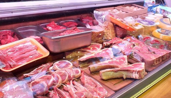 لحوم مستوردة في متجر بإسطنبول - أرشيف