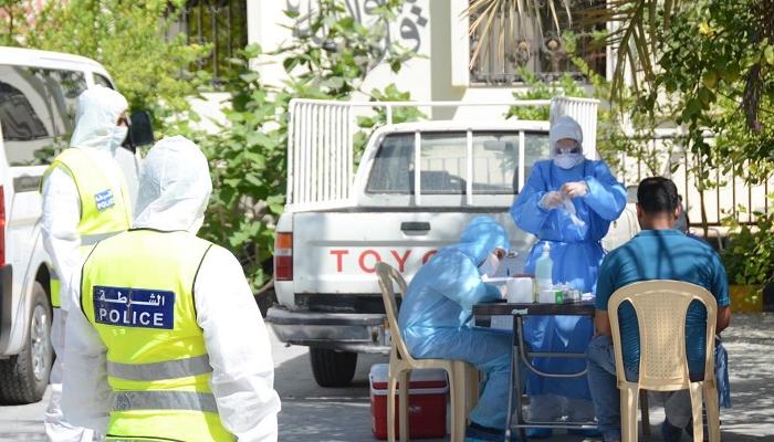 الطواقم الطبية في البحرين تمارس الفحوصات الاحترازية من كورونا