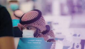 الأحد الأشخاص يرتدي الكمامة الواقية في السعودية