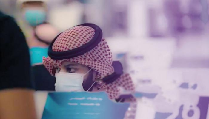 الأحد الأشخاص يرتدي الكمامة الواقية في السعودية