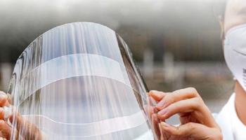 الجزء الأوسط بالقناع مصنوع من البلاستيك الشفاف - أرشيفية