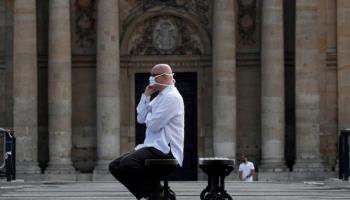 فرنسا تسجل 562 وفاة جديدة بفيروس كورونا