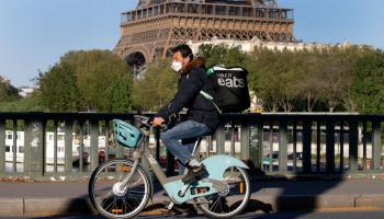 تراجع عدد مرضى كوفيد-19 في المستشفيات الفرنسية