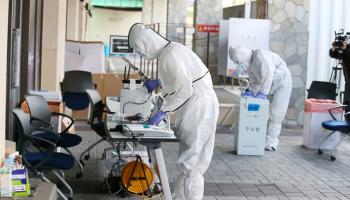 جهود لاحتواء انتشار كورونا في العالم