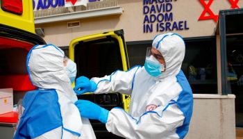 اثنان من الطواقم الطبية في إسرائيل