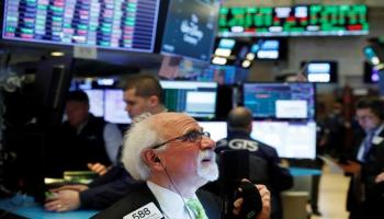 متعاملون أثناء التداول في بورصة وول ستريت- رويترز 