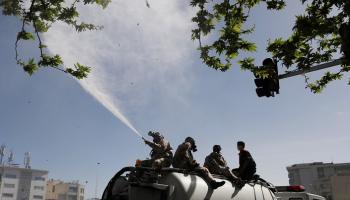 تعقيم الشوارع في إيران