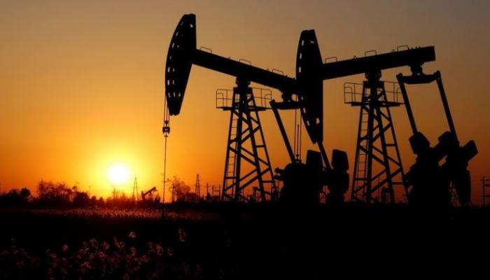 انهيار النفط الأمريكي.. الشركات تبيع بخسارة لتجنب تكاليف أكبر