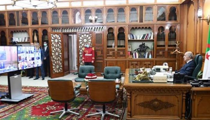 جانب من اجتماع الرئيس الجزائري مع حكومته بتقنية التواصل المرئي عن بعد
