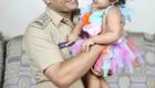 सकारात्मक भारत : लोगों की सेवा में जुटे पुलिस अधिकारी का 2 साल की बेटी के नाम ख़त
