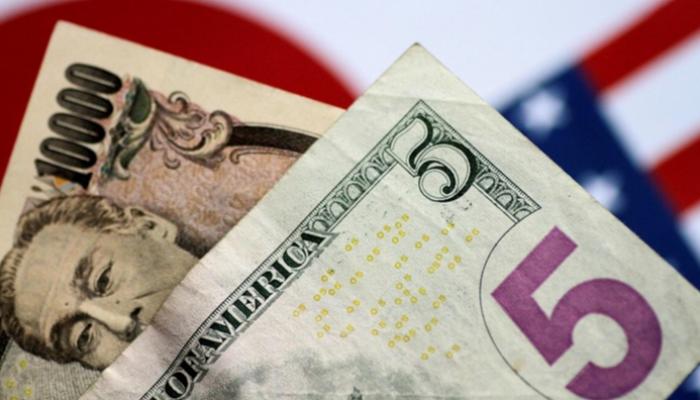 أسواق العملات.. انهيار الخام الأمريكي يدعم قوة الدولار والين الياباني