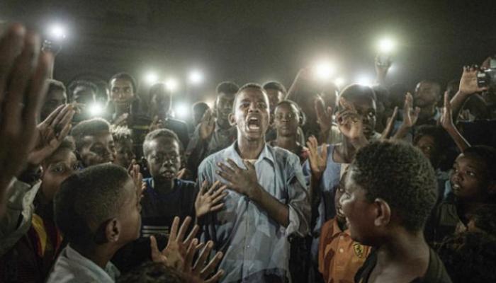 الشاب السوداني محمد يوسف يتصدر صورة فرانس برس