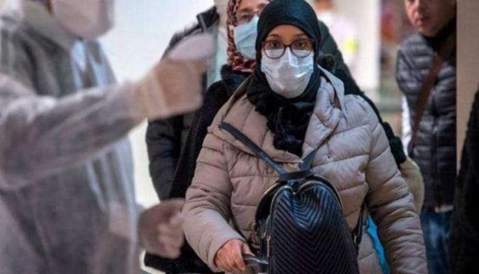 سيدة ترتدي كمامة للوقاية من عدوى كورونا