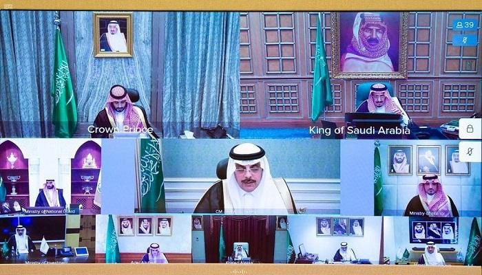 العاهل السعودي خلال ترؤسه جلسة مجلس الوزراء