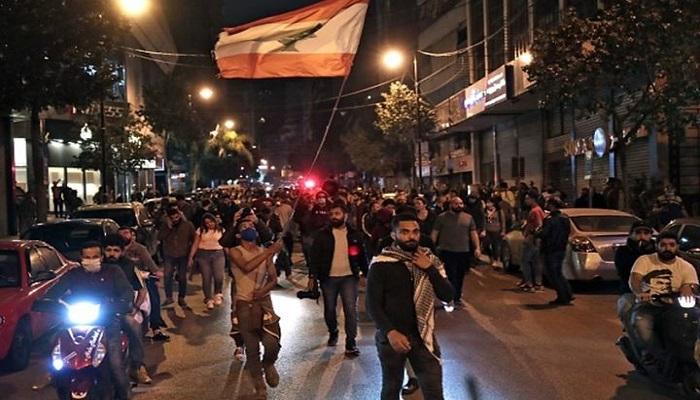 متظاهرون في لبنان يطالبون بمحاسبة الفاسدين - أرشيفية 