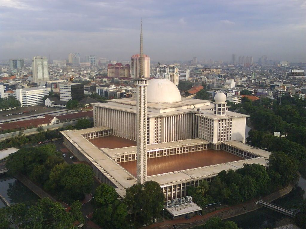 مسجد الاستقلال في اندنوسيا