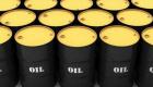 النفط يودع شهر التقلبات التاريخية بقفزة في الأسعار