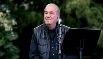 المغني المكسيكي أوسكار تشافيز 