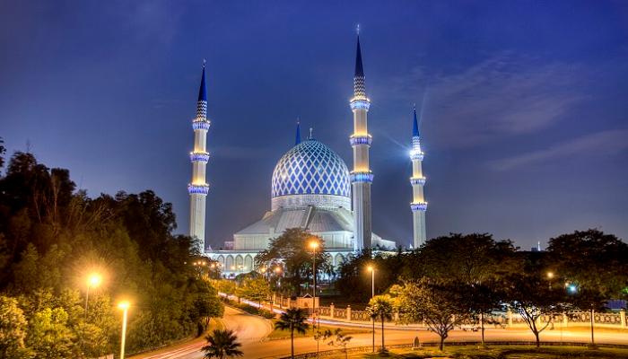 "المسجد الأزرق" ثاني أضخم مسجد في جنوب آسيا