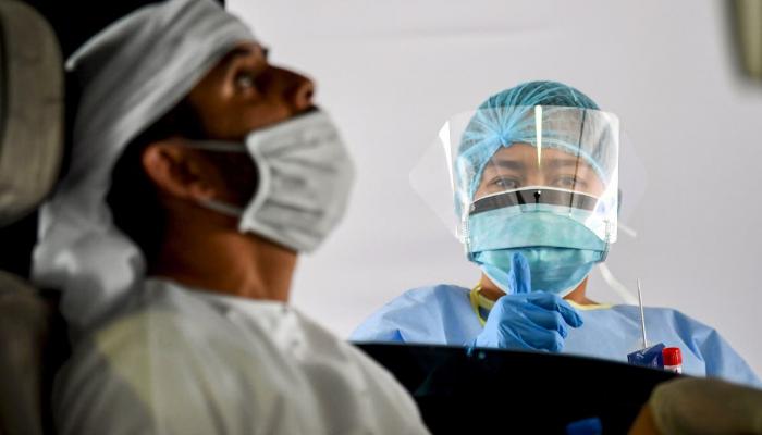 الإمارات توسع نطاق فحوصاتها الاحترازية ضد كورونا
