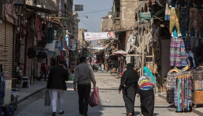 أحد الأسواق الشعبية للملابس في القاهرة