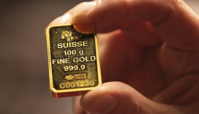 أسعار الذهب تتراجع بضغوط الرسوم الأمريكية 