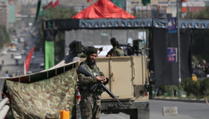 أحد عناصر قوات الأمن في أفغانستان