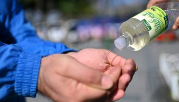 تطهير اليدين من أهم وسائل الوقاية لاحتواء فيروس كورونا