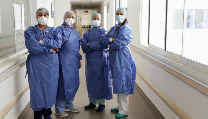 فريق طبي في صورة جماعية بإحدى مستشفيات المغرب