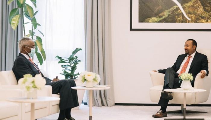 رئيس الوزراء الإثيوبي آبي أحمد ورئيس الوفد السوداني عمر مانيس