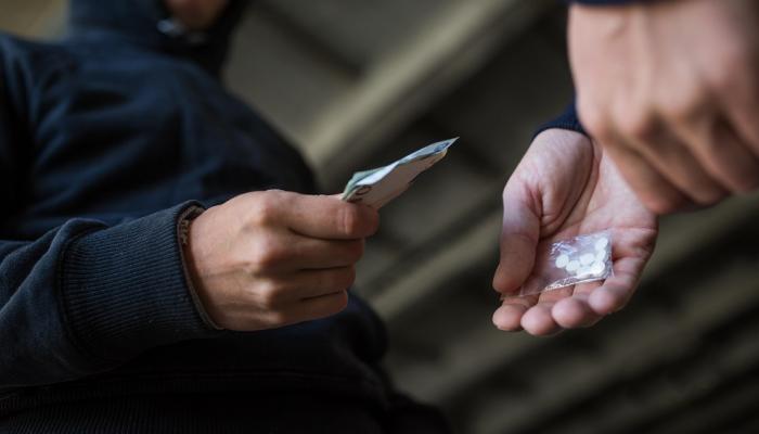 تجار المخدرات يحاولون الالتفاف حول إجراءات العزل العام