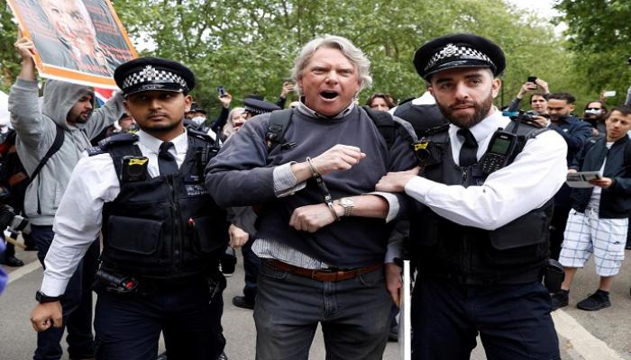 الشرطة البريطانية خلال القبض على متظاهرين - أرشيفية