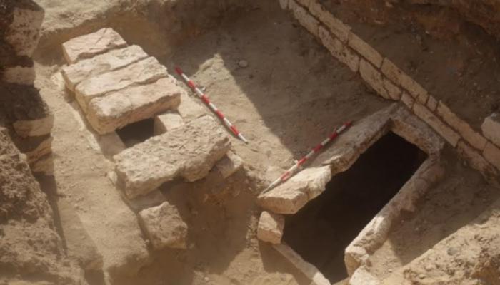 الكشف عن مقبرة فريدة ترجع للعصر الصاوي في مصر