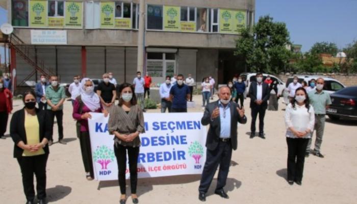 احتجاجات بتركيا رفضا لعزل رؤساء بلديات أكراد