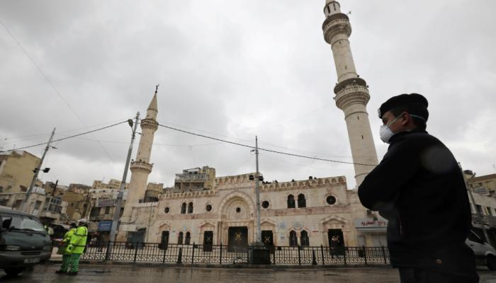 المساجد مغلقة لتعقيمها