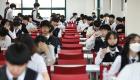 كوريا الجنوبية تفتح المدارس بعد انحسار كورونا.. التحيات عن بعد