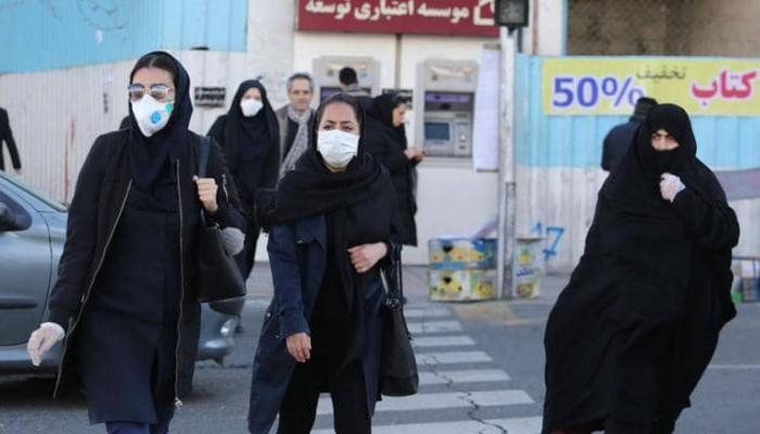 إيرانيات يرتدين الكمامات للوقاية من فيروس كورونا
