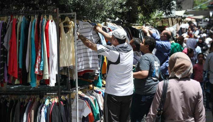 سوق البالة تستقطب السوريين لشراء ملابس عيد الفطر