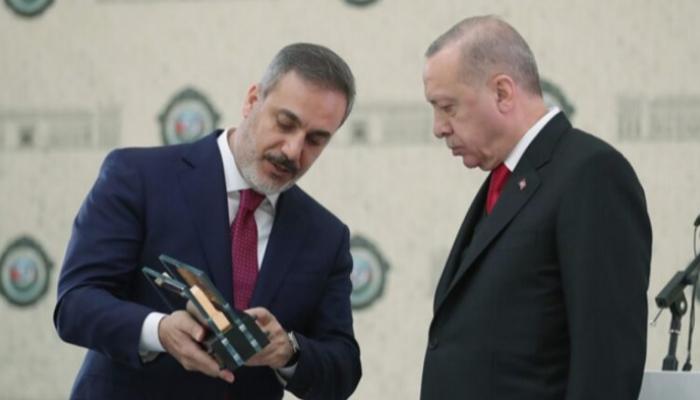 مدير الاستخبارات التركية هاكان فيدان مع رجب طيب أردوغان - أرشيفية